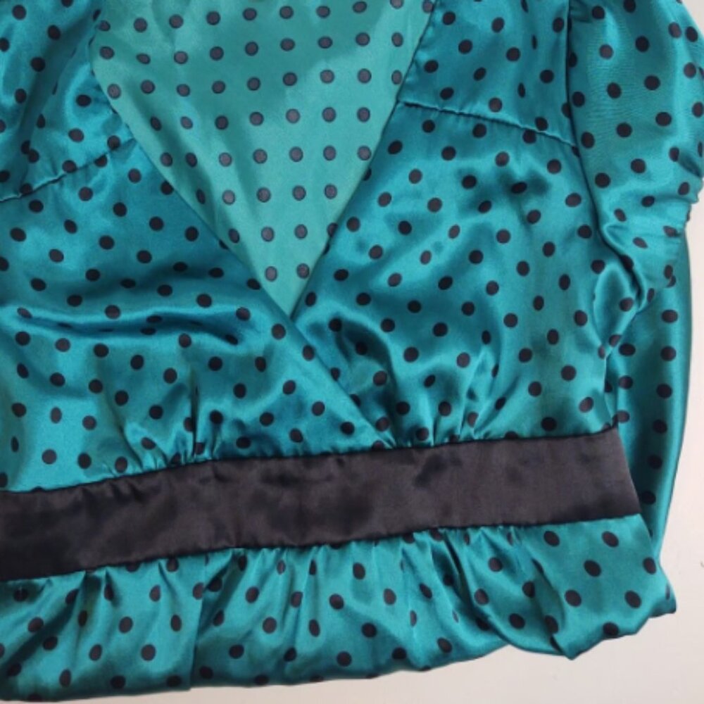 Maurices Short Sleeve Dressy Blue w Black Dots & Bow Top Blouse Size L (D1)